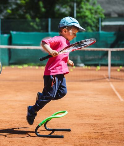 Chlapec tenis
